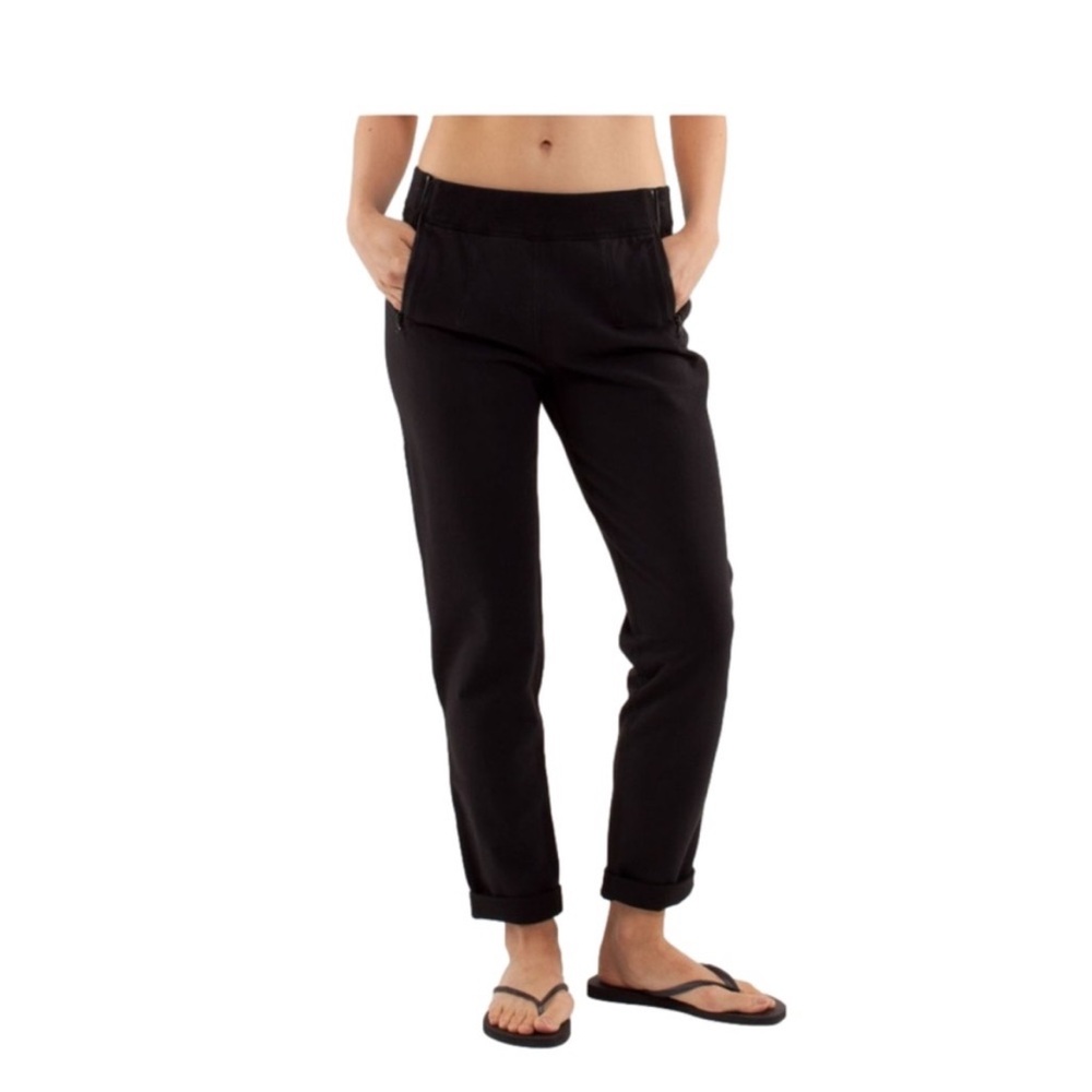 Lululemon Rejuvenate Sweat Pant Black, size 8 Joggers